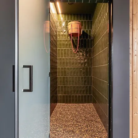 With Access To Sauna And Gym In The Centre By Renters Apartment