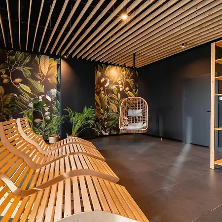 With Access To Sauna And Gym In The Centre By Renters Apartment *